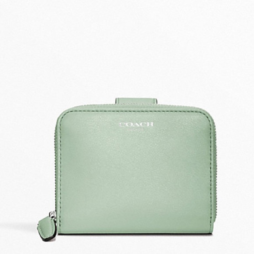 COACH zip around - LIKE NEW (giftable)